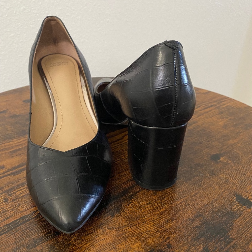 Johnston & Murphy Black Gator Print Block Heels size  8.5